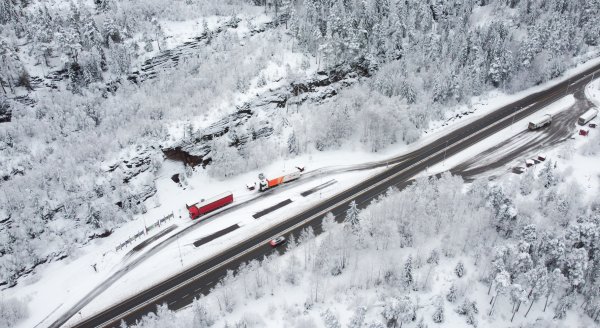 Truck on winter roads in norway (1)