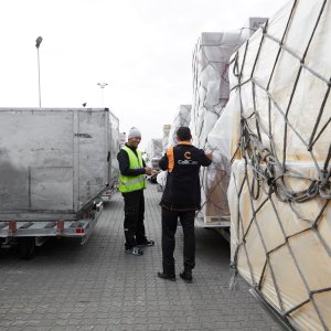 ColliCare employees making sure that the goods are ready to be transported by air